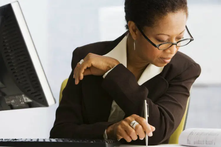 Empresária: mesmo trabalhando mais horas, as mulheres têm renda menor (Fuse/Thinkstock)