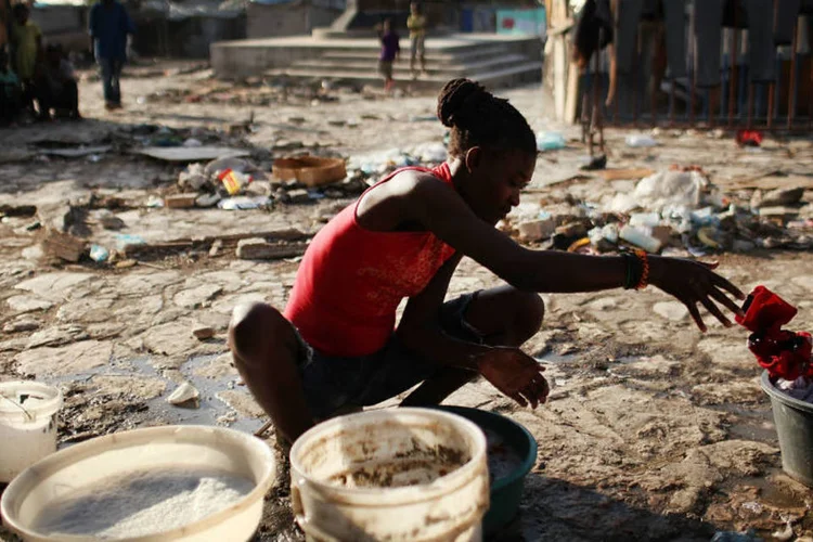 
	Mulher no Haiti: vota&ccedil;&atilde;o para suceder o presidente, Michel Martelly, em fevereiro est&aacute; sendo realizada em um clima de inseguran&ccedil;a
 (Spencer Platt/Getty Images)