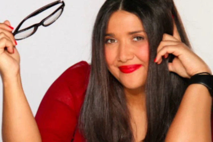 Mulher: portal se apresenta como espaço dedicado "às mulheres que têm formas generosas" (Reprodução/rondissima.ma)