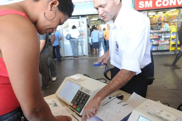 
	Elei&ccedil;&otilde;es: foram recebidos, no total, cerca de 3,5 mil pedidos de registro de candidatura para as elei&ccedil;&otilde;es de outubro
 (Elza Fiúza/ABr)