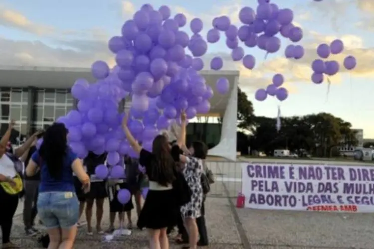 Outro lado: mulheres comemoram decisão do STF sobre interrupção de gravidez em caso de feto anencéfalo (José Cruz/ABr)
