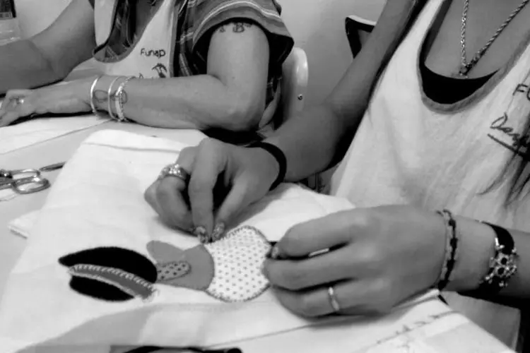 mulheres costuram no ateliê de presidiárias, Daspre, em São Paulo (Valéria Bretas/Exame.com)