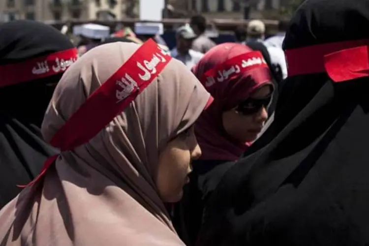 
	Mulheres participam de manifesta&ccedil;&otilde;es:&nbsp;a&ccedil;&atilde;o se concentra nas duas principais cidades de pa&iacute;s, Cairo e Alexandria
 (Getty Images)