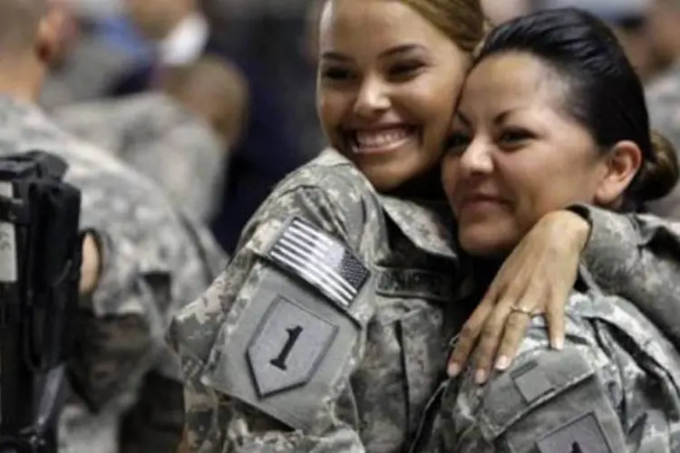Militares norte-americanas no Iraque:  pessoas entre 18 e 34 anos são as mais favoráveis a mulheres combatarem (Ali al-Saadi/AFP)