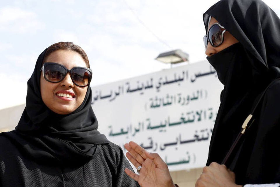 Arábia Saudita elege pelo menos 20 conselheiras municipais