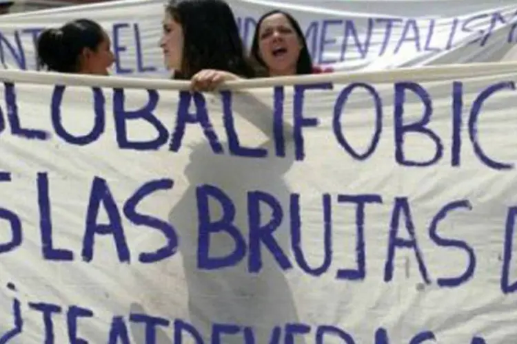 Mulheres participam de um ato contra a violência doméstica e a globalização, no México
 (Omar Torres)