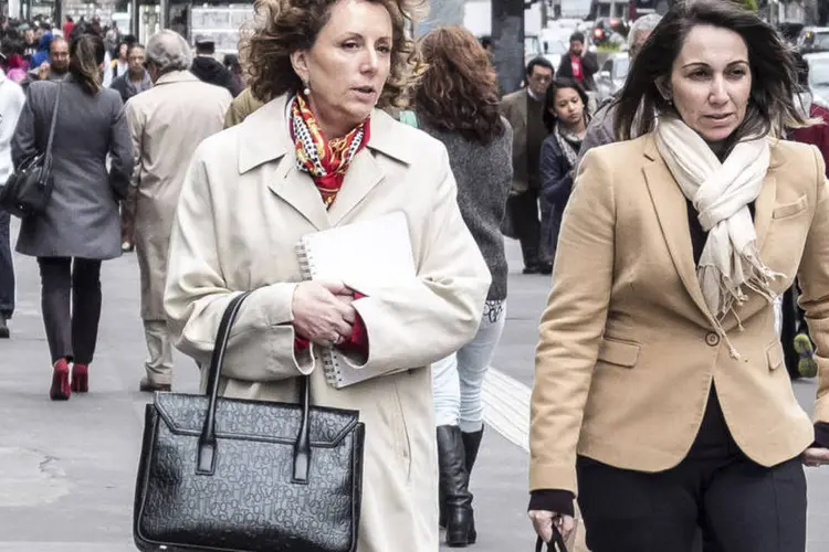 Mulheres caminham pela avenida paulista em São Paulo (Rafael Neddermeyer/ Fotos Públicas)