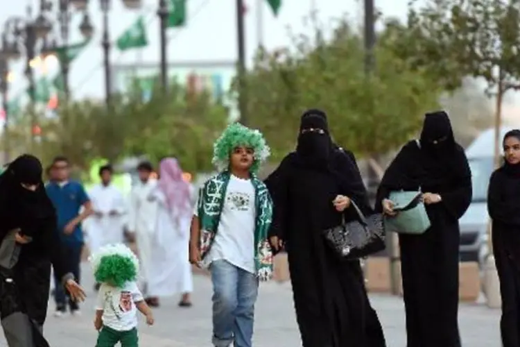 Mulheres e crianças sauditas durante celebração do Dia Nacional da Arábia Saudita  (Fayez Nureldine/AFP)