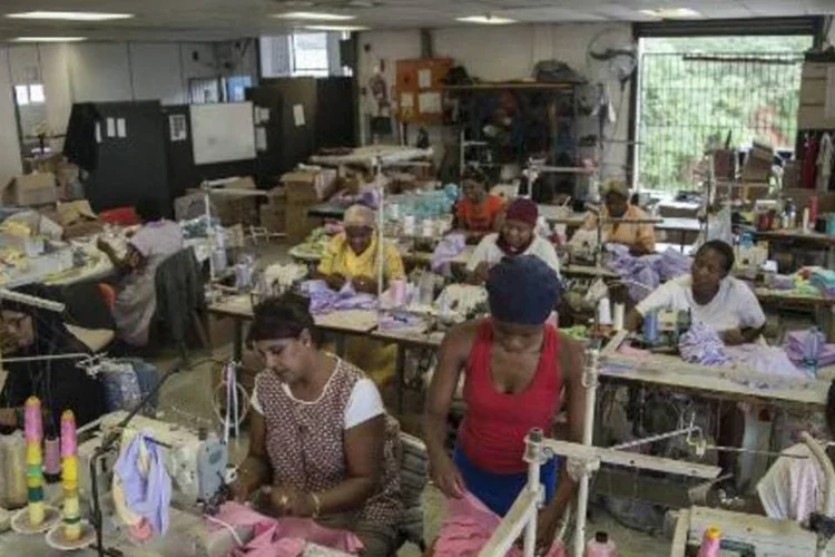 Agência das Nações Unidas para a igualdade de gêneros constatou que ainda há milhões de mulheres em todo o mundo condenadas a realizar trabalhos duros e mal remunerados (Stefan Heunis/AFP)