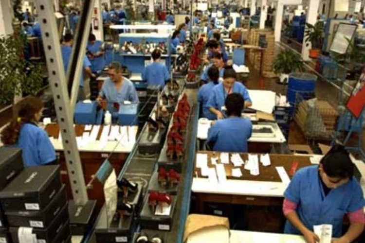 Crescimento na quantidade de trabalhadores com carteira assinada aumentou (.)