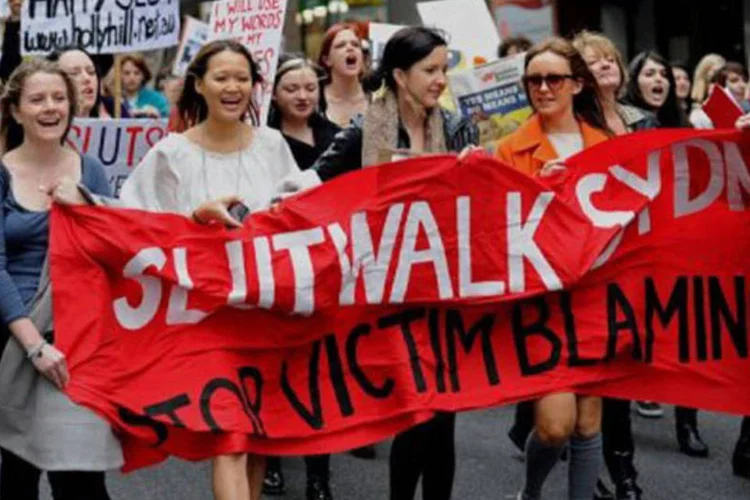 Mulheres protestam contra a violência sexual na Austrália: estudo aponta que 69% das vítimas de dois tipos de violência têm problemas mentais ao longo de sua vida
 (Greg Wood/AFP)