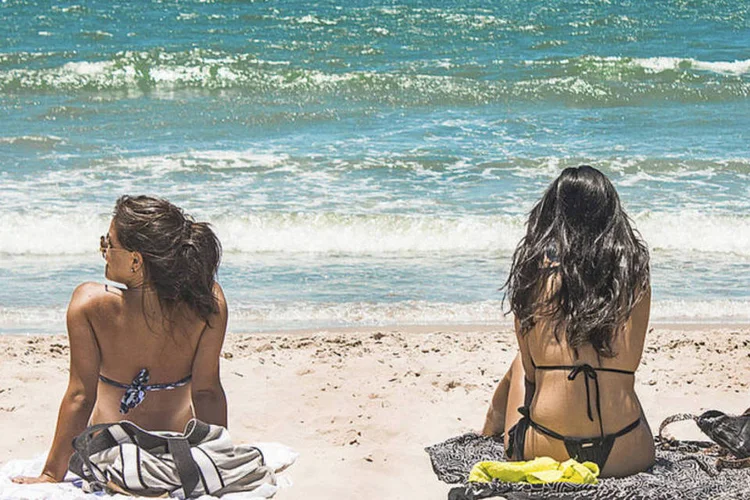 
	Mulheres de biqu&iacute;ni em Florian&oacute;polis (SC): Praias s&atilde;o os destinos mais populares do aluguel por temporada
 (Flickr/Tiago Vidal Dutra)