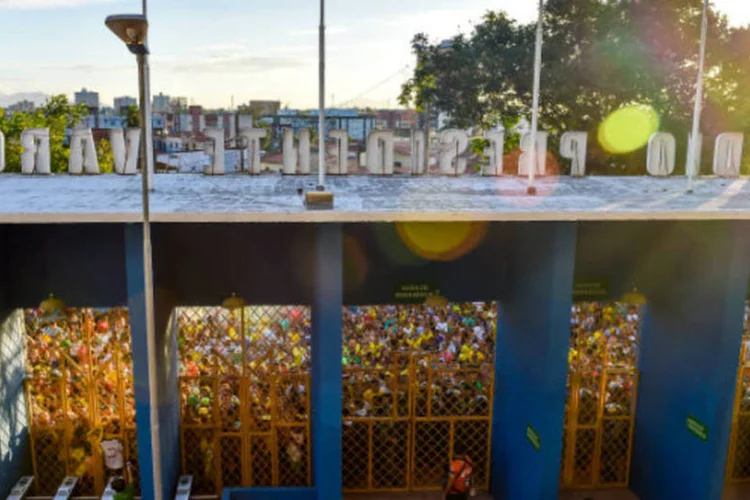 Multidão em frente ao portão do Estádio Presidente Vargas (Buda Mendes/Getty Images)