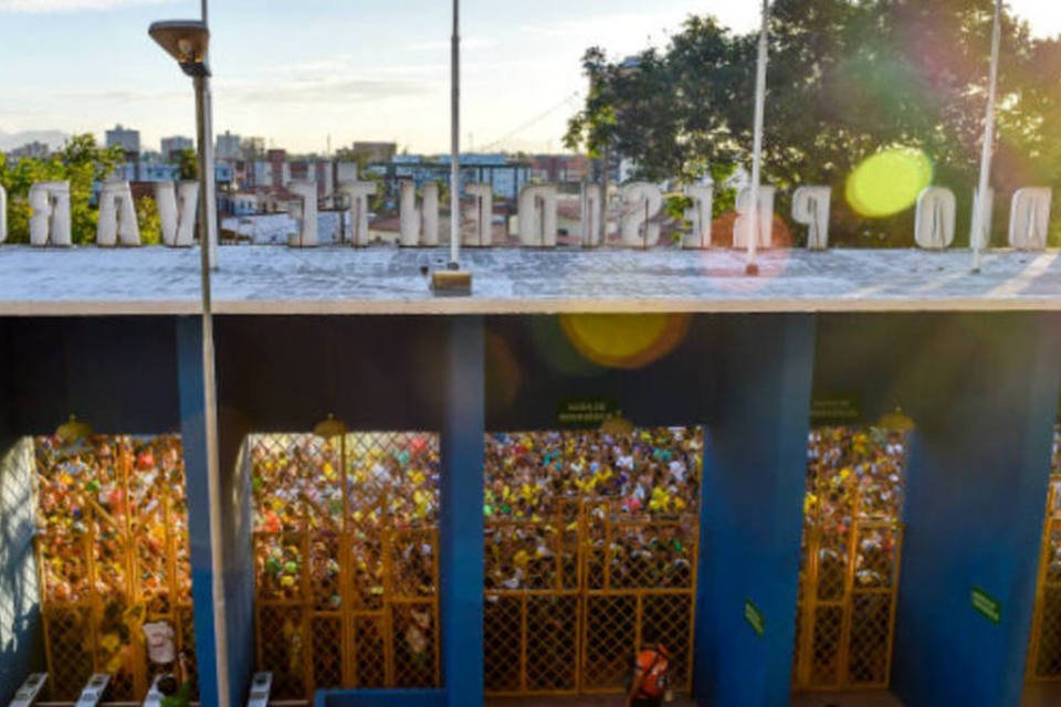Multidão tenta ver treino do Brasil em Fortaleza