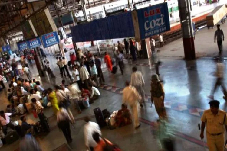 Estação de ônibus em Mumbai (Getty Images/Uriel Sinai)