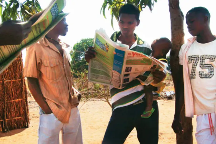 Distribuição do jornal em Moçambique: um exemplar vale sete pães (Divulgação)