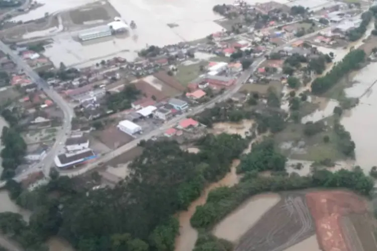 
	Santa Catarina: cidades de It&aacute;, Lacerd&oacute;polis e Quilombo est&atilde;o em estado de emerg&ecirc;ncia por causa de chuvas intensas e enxurradas
 (Divulgação/Defesa Civil SC)