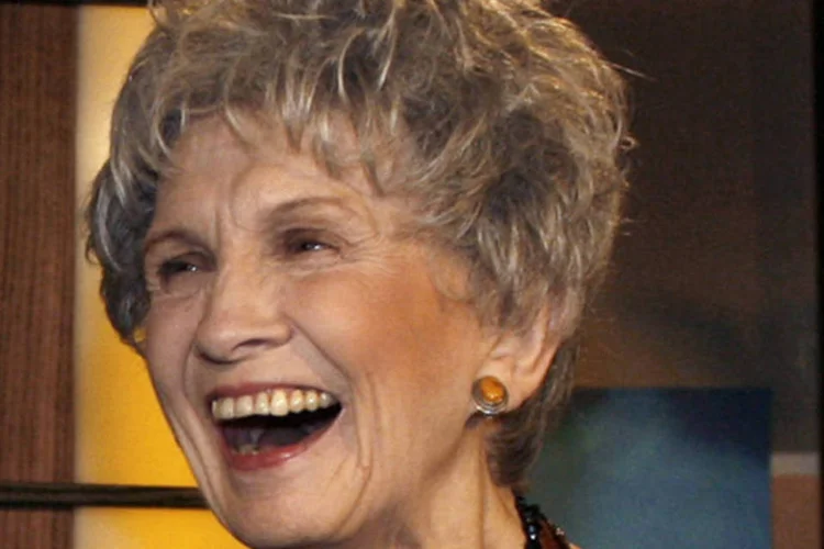  Alice Munro: escritora é a "mestre contemporânea dos contos", disse na quinta-feira o instituto responsável pela premiação (Mike Cassese/Arquivo/Reuters)