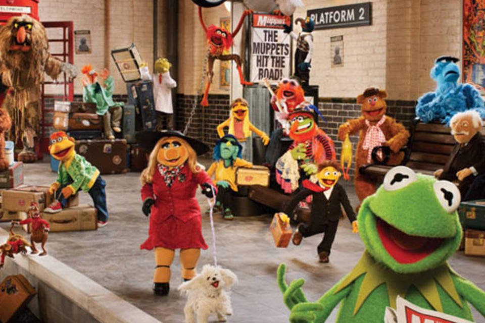 Caco, o sapo, é confundido com criminoso em “Muppets 2”