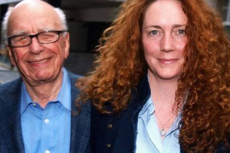 Rupert Murdoch e Rebekah Brooks, que renunciou na sexta-feira como conselheira delegada da News International (Max Nash/AFP)