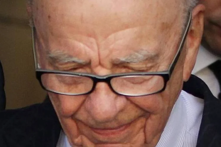 As 19 vítimas estão entre as 58 pessoas que processam o News Group (Peter Macdiarmid/Getty Images)