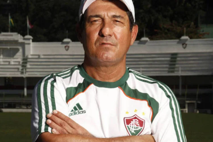 Muricy é líder "mão-na-massa" (Daryan Dornelles/Placar)