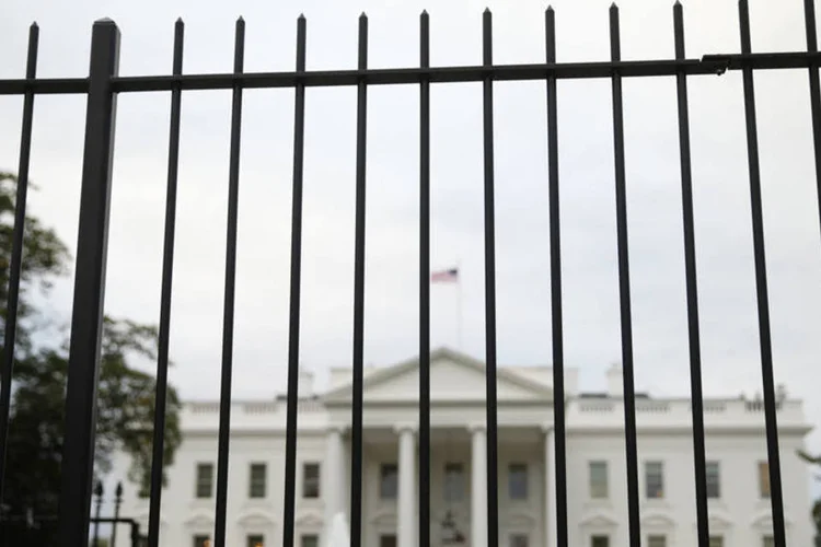 Muro da Casa Branca: Casa Branca foi interditada depois que o intruso pulou a cerca perto das 21h34 (Kevin Lamarque/Reuters)