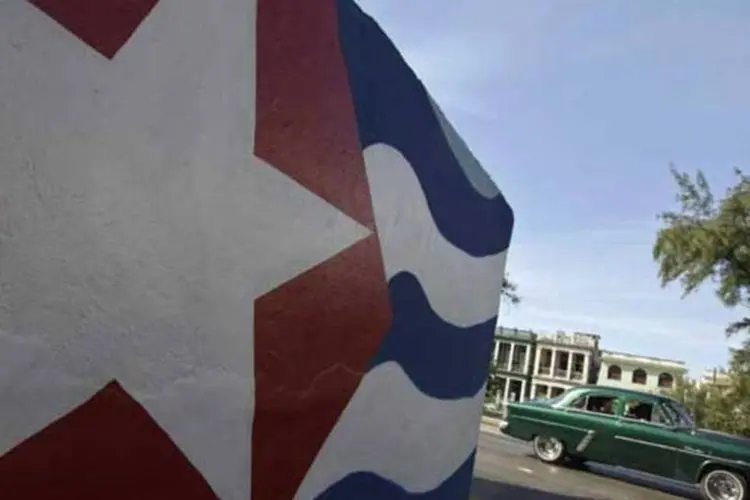 
	Muro pintado com a bandeira de Cuba, em Havana: resultado do debate e da vota&ccedil;&atilde;o de amanh&atilde; deve ser muito similar ao do ano passado
 (REUTERS/Enrique De La Osa)