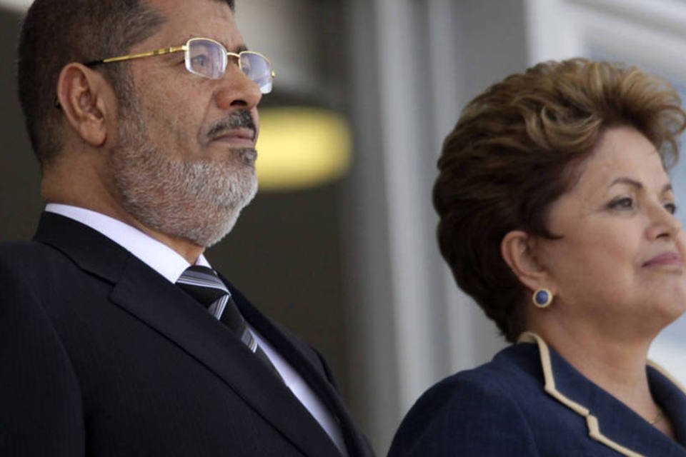 Descontração marca encontro entre Dilma e Mursi