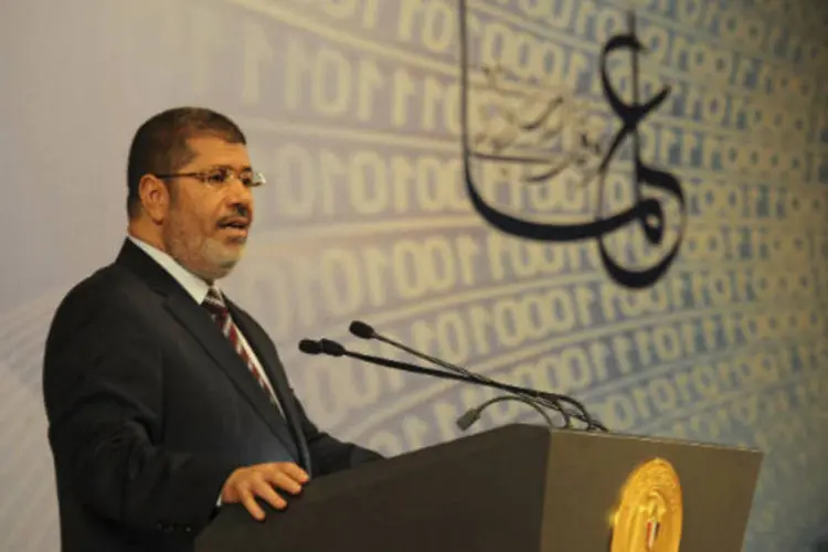 
	Presidente Mohamed Mursi: policiais querem pression&aacute;-lo a ajudar na liberta&ccedil;&atilde;o dos sete sequestrados.
 (REUTERS/Egyptian Presidency)
