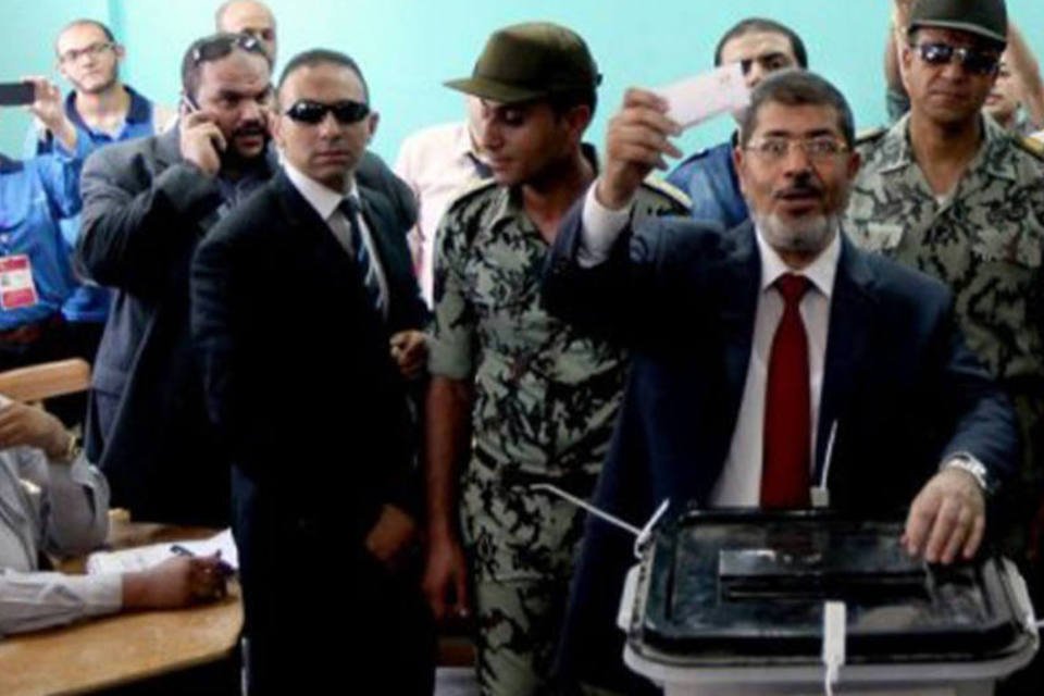 Mursi, candidato islâmico, diz não buscar confronto no Egito