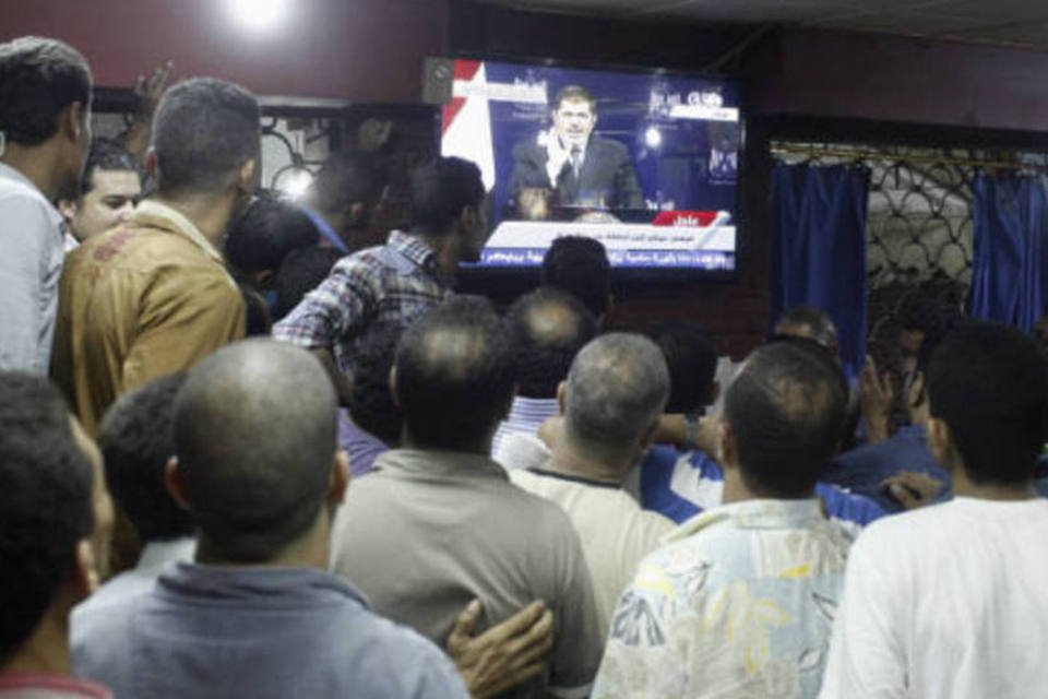 Mursi desafia Exército egípcio, que planeja futuro sem ele