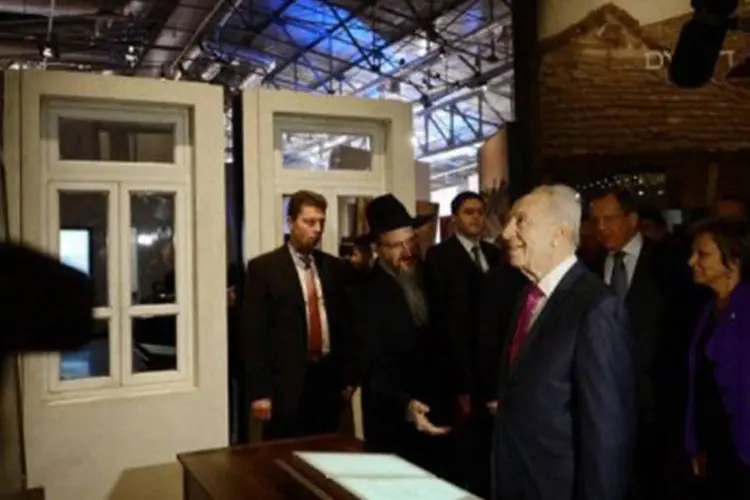 
	Shimon Peres participa de inaugura&ccedil;&atilde;o de Museu Judaico em Moscou: &quot;n&atilde;o existe um museu como este&quot;, declarou Peres&nbsp;
 (Natalia Kolesnikova/AFP)