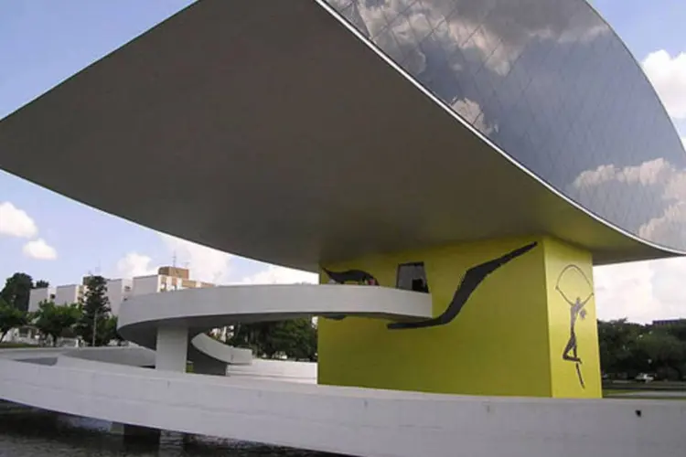 
	O Museu Oscar Niemeyer, em Curitiba: as telas v&atilde;o ficar sob cust&oacute;dia do museu
 (Wikimedia Commons)