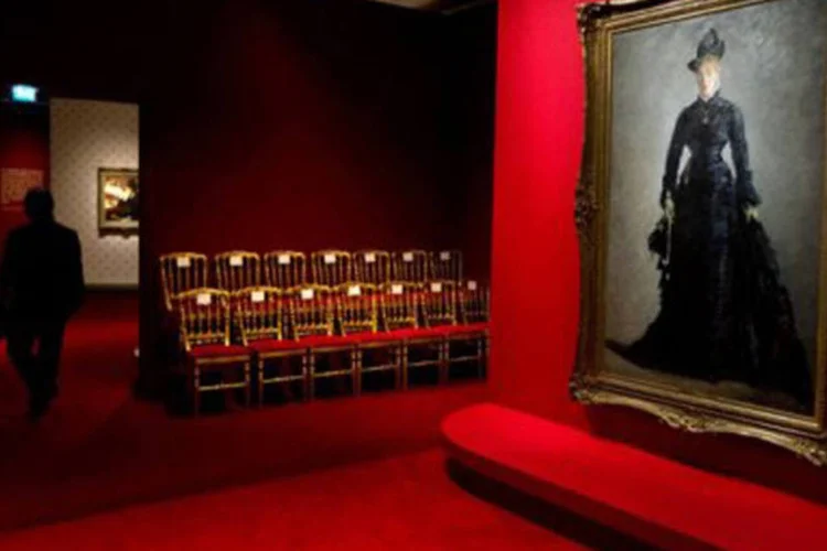 
	Quadro &quot;A Parisiense&quot; (1875), de Edouard Manet: os impressionistas se interessam &quot;pela mulher em movimento&quot;, diz Groom
 (©AFP / Joel Saget)