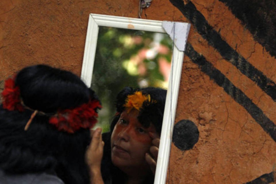 Índios têm até fim do dia para desocupar prédio no Maracanã