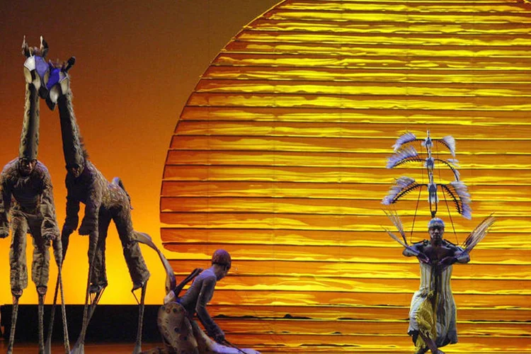 Elenco de "O Rei Leão" durante apresentação na 62º premiação do Tony, em Nova York (Gary Hershorn/Reuters)