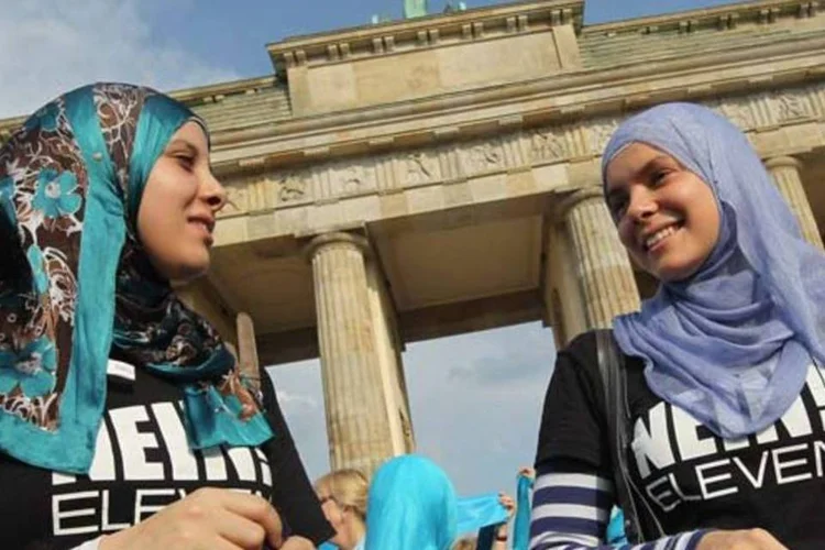 Muçulmanas com 'hiyab': segundo o Islamismo, lenço deve cobrir todo o cabelo da mulher (Getty Images)