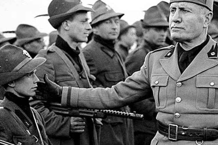 
	Benito Mussolini: ditador italiano usou carro em viagem com Hitler em 1938
 (Divulgação)
