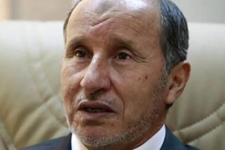 Mustafa Abdel Jalil disse que Muammar Kadafi poderá viver sua aposentadoria na Líbia se abdicar de todos os poderes (Thaier al-Sudani/Reuters)