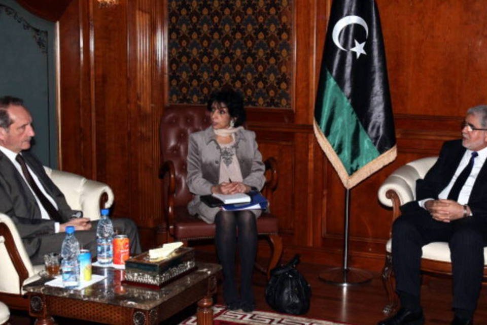 Primeiro-ministro da Líbia apresenta equipe ao Parlamento