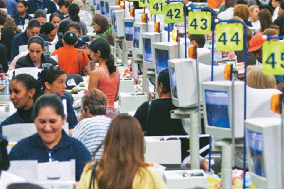 Vendas reais do varejo caem em abril, aponta IDV