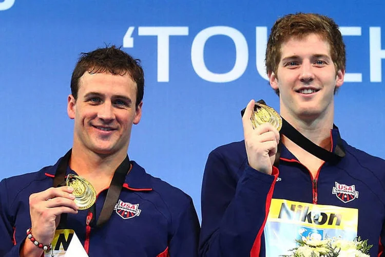 
	Ryan Lochte e Jimmy Feigen: o Consulado dos EUA no Rio de Janeiro ainda n&atilde;o se pronunciou sobre o assunto
 (Clive Rose/Getty Images)