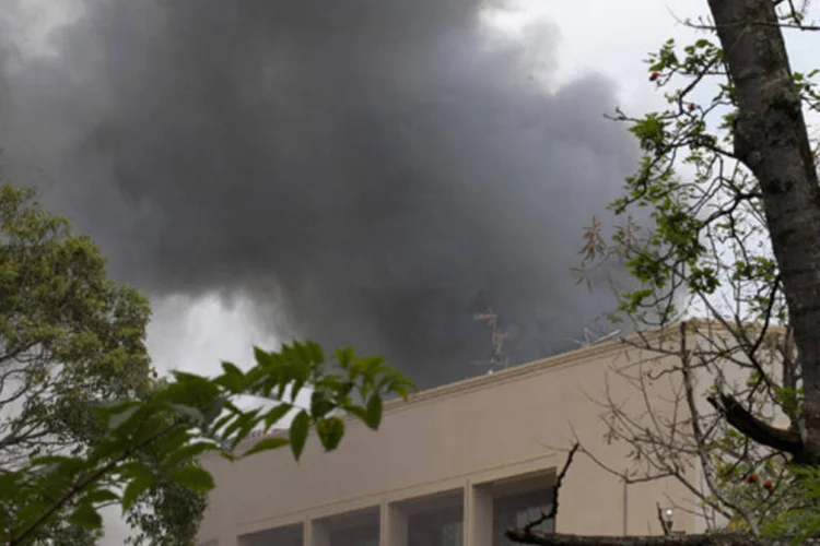 
	Fuma&ccedil;a em shopping no Qu&ecirc;nia:&nbsp;ocorreu pelo menos uma explos&atilde;o no interior do centro comercial, e os tiroteios continuam h&aacute; v&aacute;rios minutos
 (Siegfried Modola/Reuters)