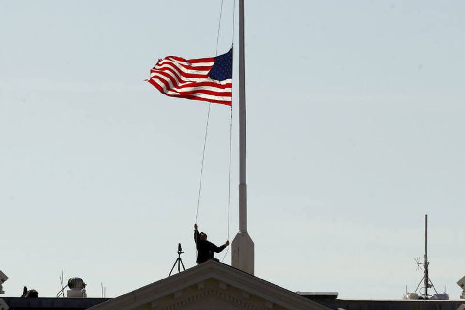 Obama ordena bandeiras a meio mastro para Nancy Reagan