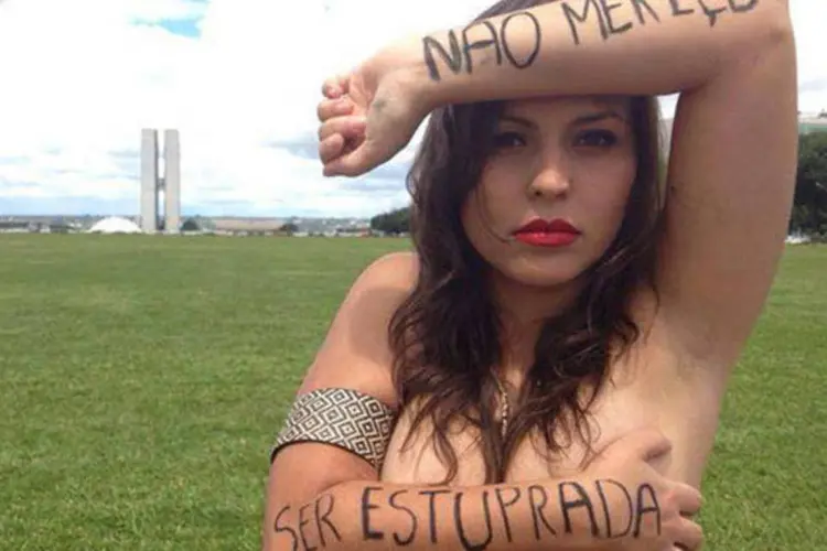 
	Foto do perfil de Nana Queiroz, criadora do evento no Facebook &quot;Eu n&atilde;o mere&ccedil;o ser estuprada&quot;: apesar da mudan&ccedil;a de resultado, o Ipea sustenta haver toler&acirc;ncia com a viol&ecirc;ncia contra a mulher
 (Reprodução/Facebook)