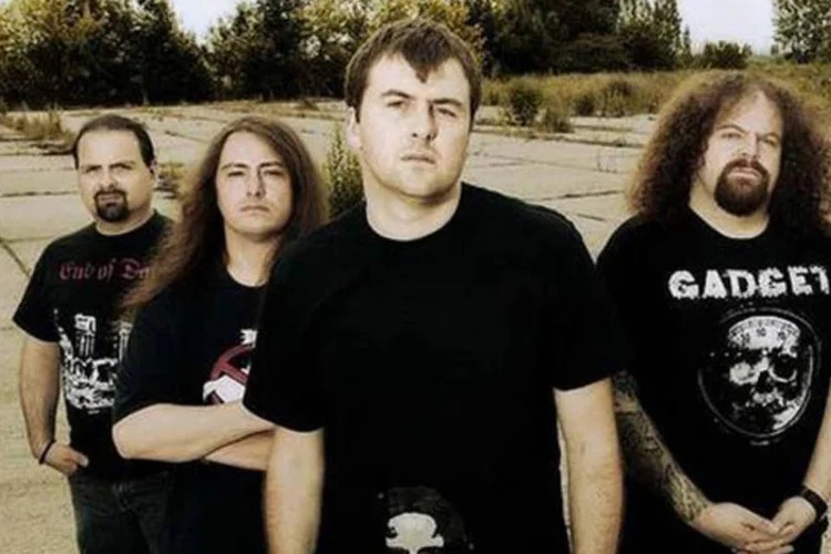 Integrantes da banda de metal Napalm Death: repertório seria tocado por meio de um sistema de som escultural, e que se desintegraria sob a força dos decibéis (Divulgação)