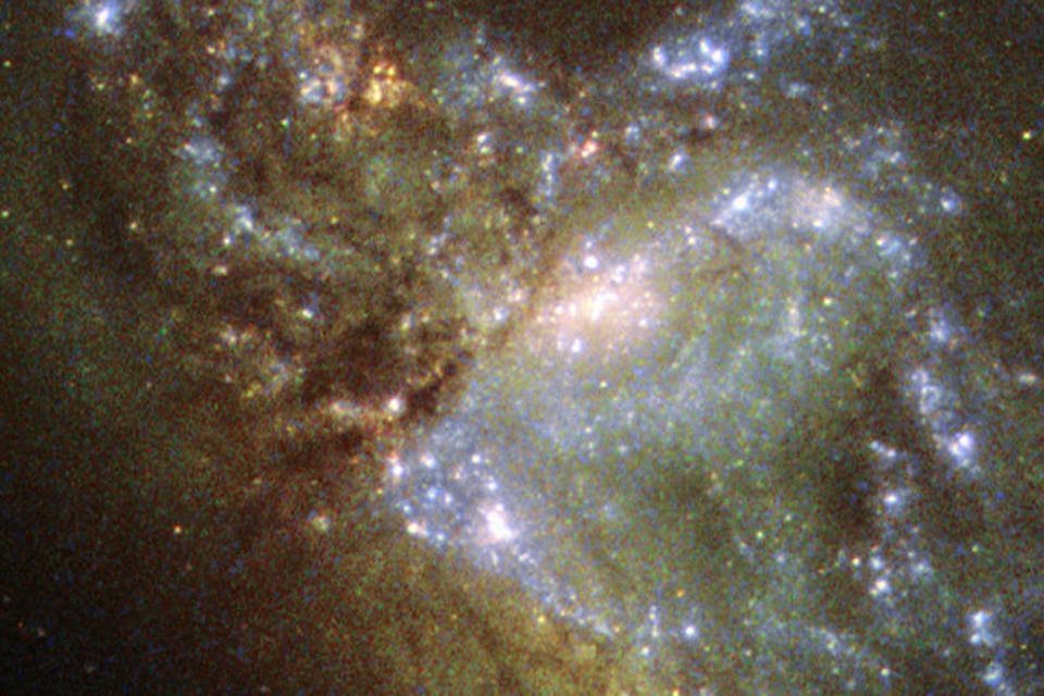 NGC 6052: galáxia nasceu a partir de colisão de duas galáxias diferentes (ESA/Hubble & NASA)