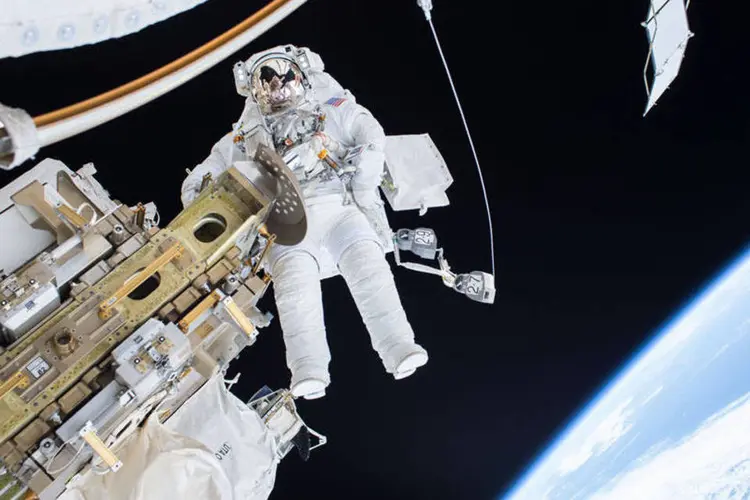 Espaço: os astronautas que fizeram longas viagens sofreram mais com a síndrome (Nasa/Divulgação)