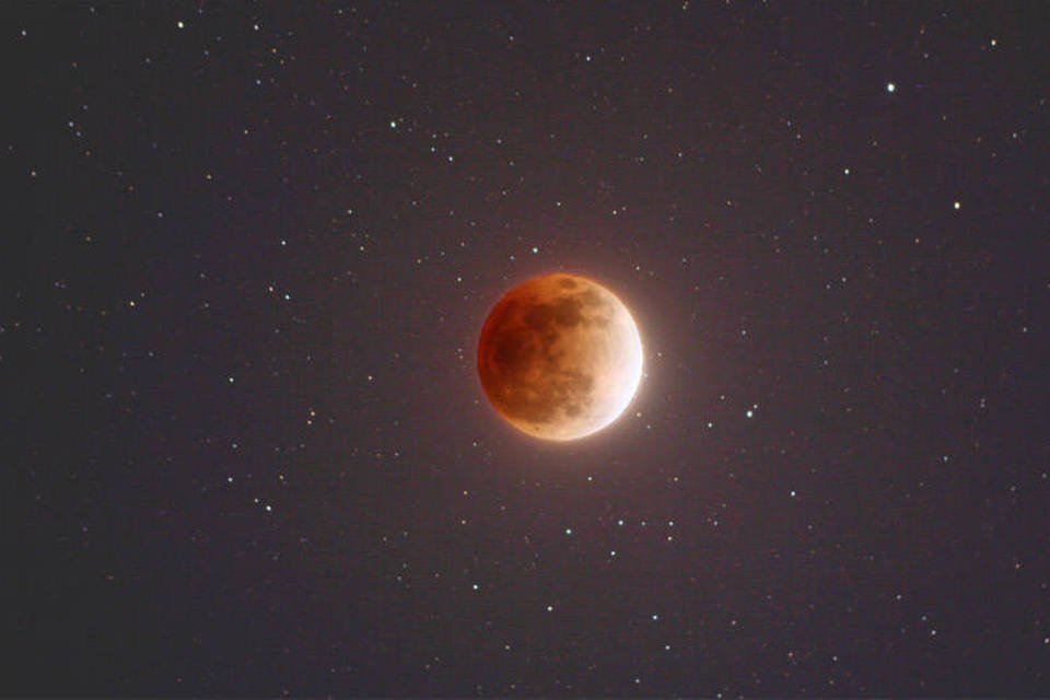 Você vai querer ver o eclipse total da Lua neste domingo